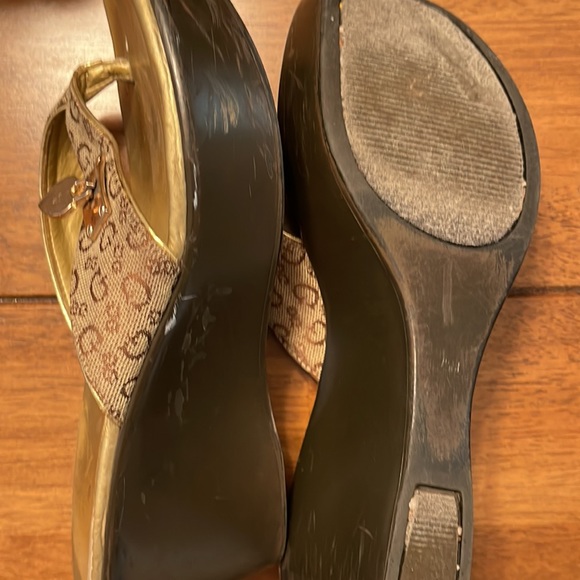 Guess summer wedges too nice to throw away too worn to sell - Picture 9 of 9